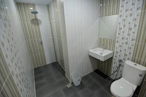 a bathroom with a toilet and a sink at T-ONE HOTEL in Tanjungjohor