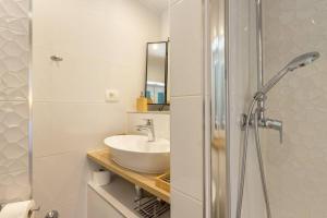 Ein Badezimmer in der Unterkunft Romantic Apartment in Center