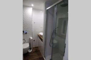 Ein Badezimmer in der Unterkunft Romantic Apartment in Center