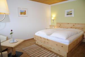Llit o llits en una habitació de Gasthof Hotel Andlwirt