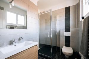 Bathroom sa SMARTBNB - Dernier étage - Terrasse à ciel ouvert - Garibaldi