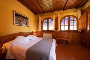 A bed or beds in a room at Mas Torrellas