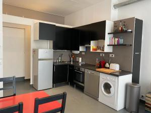 Artistic apartment center of Parisにあるキッチンまたは簡易キッチン