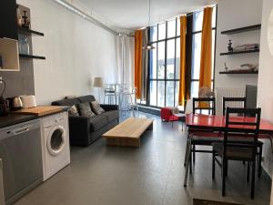 Artistic apartment center of Parisにあるキッチンまたは簡易キッチン