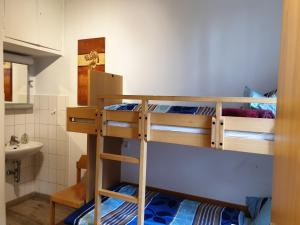 Uma ou mais camas em beliche num quarto em Herberge zur Herrlichkeit