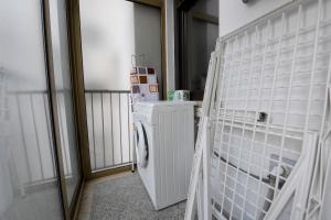 A kitchen or kitchenette at Suite art Pigneto