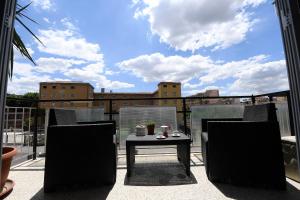 A balcony or terrace at Suite art Pigneto