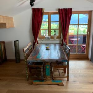 Fotografie z fotogalerie ubytování Dachgeschoss Ferienwohnung mit Charme - Top floor apartment with charme v destinaci Fischbachau