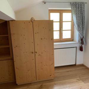 Fotografie z fotogalerie ubytování Dachgeschoss Ferienwohnung mit Charme - Top floor apartment with charme v destinaci Fischbachau