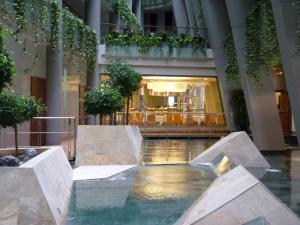 Bazén v ubytování Protur Roquetas Hotel & Spa nebo v jeho okolí