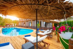 Bazén v ubytování Arwen Hotel nebo v jeho okolí