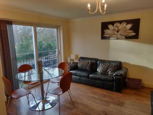 Imagen de la galería de Waterfront Apartment In The Heart Of St Neots, en Saint Neots