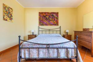 A bed or beds in a room at Villa Artas by BarbarHouse