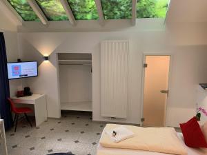 TV a/nebo společenská místnost v ubytování Hotel B54 Heidelberg City Center