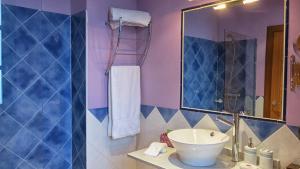 Ένα μπάνιο στο Hotel Valle del Silencio +49 φωτογραφίες