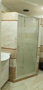 
A bathroom at Gostinitsa biatlonnyi komplieks Selets
