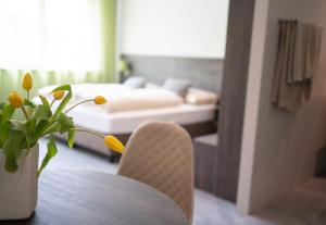 Voodi või voodid majutusasutuse eee Hotel Liezen toas