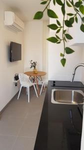 A kitchen or kitchenette at The Blue House