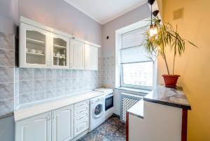 Кухня или мини-кухня в Apartments in the CENTER on Shota Rustaveli
