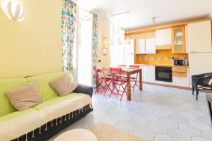a living room with a couch and a kitchen at Place Amiral Barnaud in Antibes