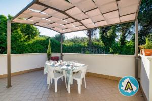 A balcony or terrace at Appartamenti di Catia a due passi dal mare