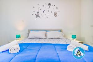 A bed or beds in a room at Appartamenti di Catia a due passi dal mare