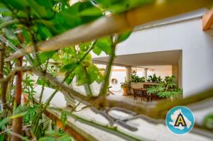 A garden outside Appartamenti di Catia a due passi dal mare