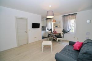 TV a/nebo společenská místnost v ubytování Apartments Knezgrad