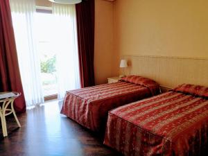 Postel nebo postele na pokoji v ubytování Serravalle Golf Hotel