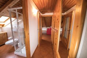 Vannituba majutusasutuses Chalet Felse