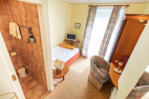 TV a/nebo společenská místnost v ubytování Gästehaus Pension Ria + 37 fotografií