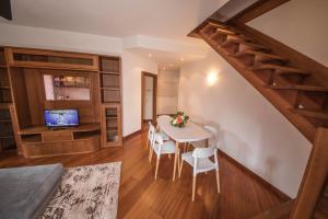 TV a/nebo společenská místnost v ubytování Chalet Felse