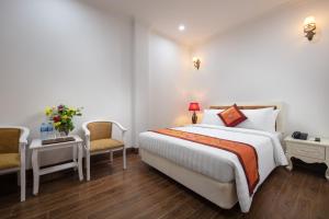 Tempat tidur dalam kamar di Busan Hotel