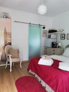 A bed or beds in a room at Moradia no Seixal Ericeira