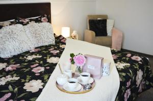A bed or beds in a room at Amfora Panzió