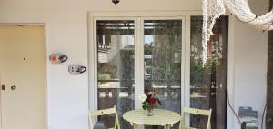 Gallery image of Renissa's Beach Suite in Vlorë +77 photos