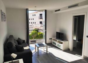 A television and/or entertainment centre at Apartamentos Gran Plaza De Nerja