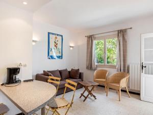 Et opholdsområde på Flat in a beautiful building with pool + 32 billeder