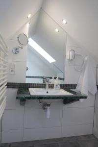 A bathroom at Motelik Grosar Jasło