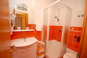 Koupelna v ubytování Apartmani Trogir + 32 fotografií