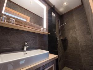 a bathroom with a sink and a shower at Almhittn - Luxus Appartements in Finkenberg