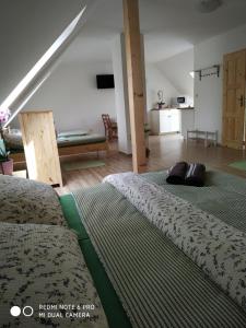 Postel nebo postele na pokoji v ubytování Ubytovani Ve stodole