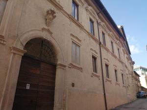 Zdjęcie z galerii obiektu B&B BONE NOVELLE dimora storica palazzo zuzi w mieście LʼAquila