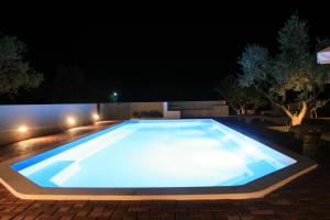 The swimming pool at or close to Venetiko Villas