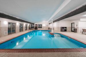 a large pool with blue water in a building at Wingate by Wyndham Bowling Green in Bowling Green