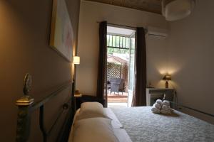 A bed or beds in a room at BELLA PALERMO