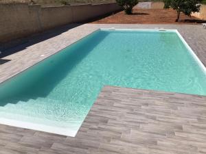 Bazén v ubytovaní Villa Vacanze Giuseppe alebo v jeho blízkosti