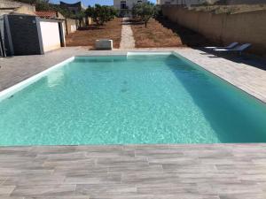 Bazén v ubytovaní Villa Vacanze Giuseppe alebo v jeho blízkosti