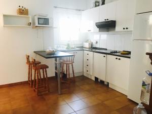 Kuchyň nebo kuchyňský kout v ubytování WIFI TENERIFE SUR GUEST HOUSE