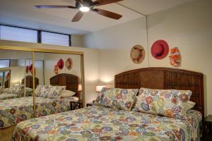 A bed or beds in a room at Kihei Akahi C308